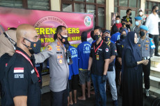 Cari Pemasukan Tambahan,...