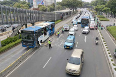 Bus Transjakarta Tabrak...