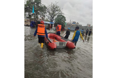 Banjir Rob di Ancol,...