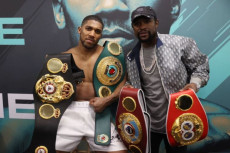 Mayweather Mau Latih...