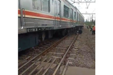 KRL Anjlok di Stasiun...