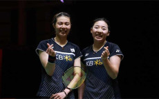 Kim/Kong Sabet Gelar...