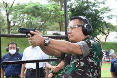 Kunjungi PT Pindad,...