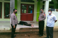 Diduga Sakit, Pejalan...