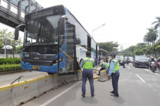 Penyebab Bus Transjakarta...