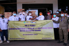 PIK 2 Salurkan Bantuan...