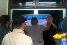 Direksi dan Dewas Diberhentikan,...