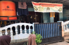 Densus 88 Geledah Rumah...