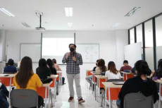 Mahasiswa UC Makassar...