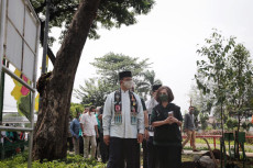 Resmikan Taman Biotrans,...