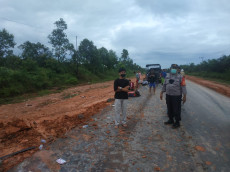 2 Korban Tewas Bus Terguling...