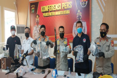 Polisi Tangkap 27 Orang...