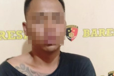 Gegara Senggolan Kaki...