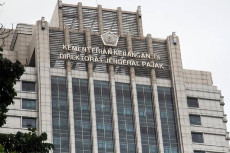 Target Pajak Tercapai,...