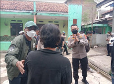 Tak Terima Anak Gadisnya...