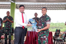 Pemkab Gowa Serahkan...