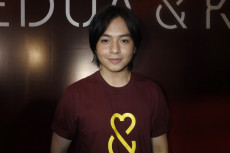 Bermesraan dengan Putri...