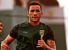 Persebaya Resmi Lepas...