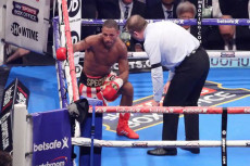 Pukul KO Kell Brook,...