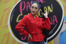 Hadirkan Pacar Selingan,...