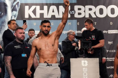 Usai Di-TKO Kell Brook,...