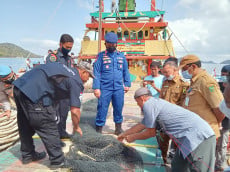 KM Sinar Samudra Dilepas...
