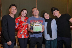 Rayakan Ultah Ke-52,...