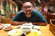 Chef Lucky, Perjalanan...
