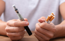 Vape atau Rokok Konvensional,...