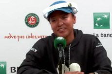 Ladeni Wartawan, Naomi...