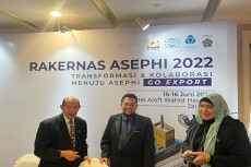 Ajang Memperkenalkan...