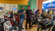 Gandeng 2.000 Lebih...
