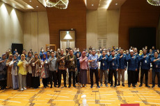 Hadapi Perubahan Iklim,...