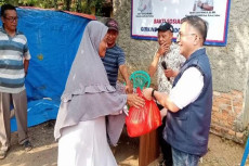Warga Cibarusah Bekasi...