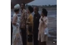 Momen Ratu Elizabeth...