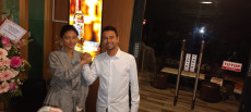 Royal Circle Bar, Tempat...