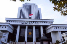 Tahan Hakim Agung, KPK...