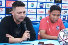 Arema FC vs Persebaya:...