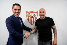 Kembali Besut Sevilla,...