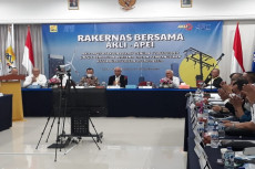 Upaya Mencari Solusi...