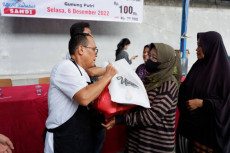 Stabilkan Harga Sembako,...