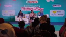 Peringati Hari Ibu,...