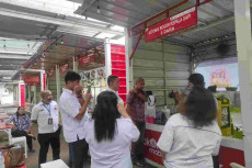 Cek Makanan di Thamrin...