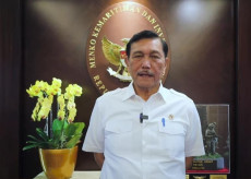 Suka Cita Luhut Natal...