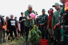 Ganjar Bareng Warga...