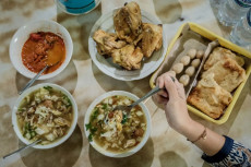 Cicipi Kuliner Soto...