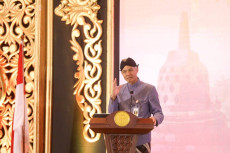 Ganjar Gunakan Keris...