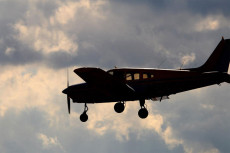 Cari Pesawat Cessna...