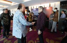 Intip Kebersamaan Hary...