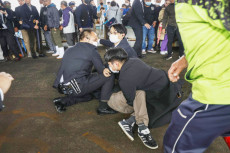 PM Jepang Dilempari...